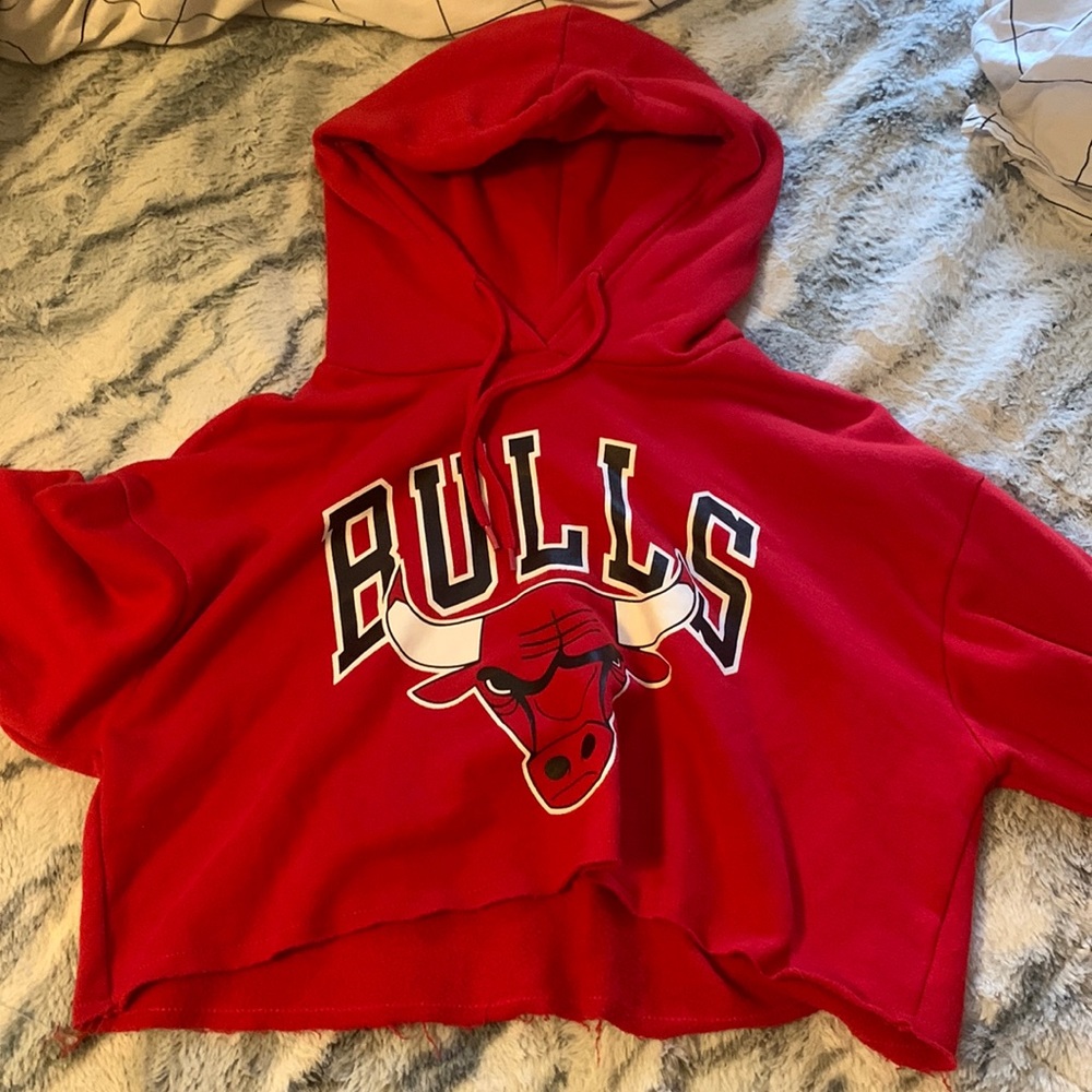 red cropped bulls hoodie (official NBA merch)